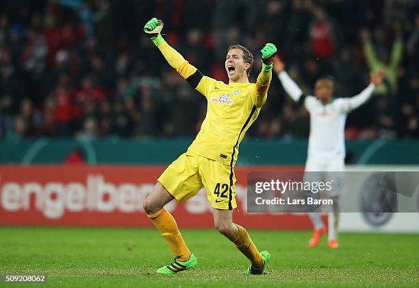 Goalkeeper Felix Wiedwald of Werder Bremen celebrates as Florian Grillitsch of Werder Bremen scores their third goal during the DFB Cup Quarter Final...