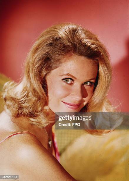 Promotional portrait of American television actress Elizabeth Montgomery in 'Bewitched,' 1969. She wears a pendant and looks acrodd her shoulder.