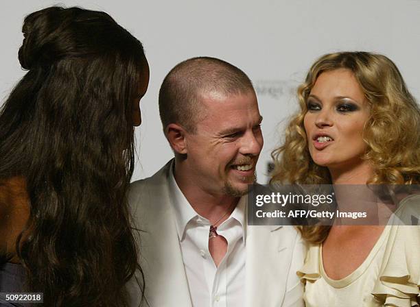 4,143 Alexander Mcqueen 2004 Stock Photos, High-Res Pictures, and Images -  Getty Images