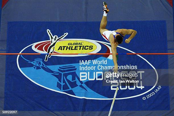 Roman Sebrle of Czechoslavakia in action in the Men's Heptathlon Pole Vault during the IAAF World Indoor Championships at the Budapest Sport Arena on...