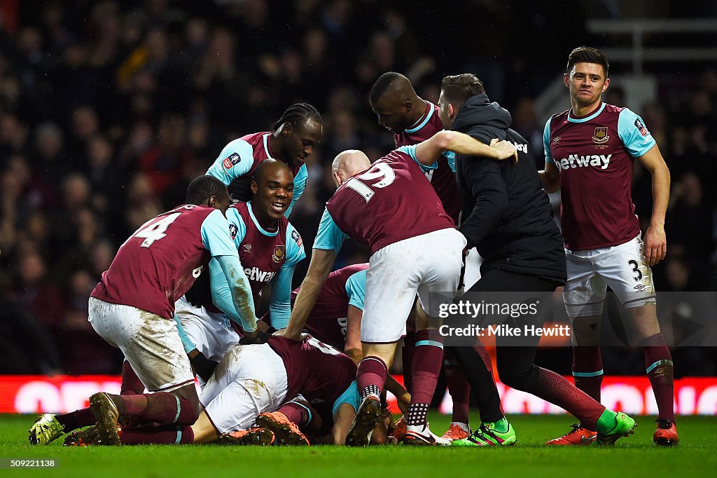 West Ham United v Liverpool - The Emirates FA Cup Fourth Round Replay