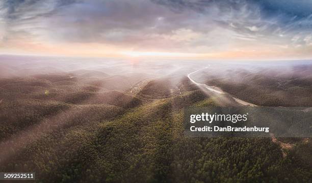 ambient sonnenaufgang - appalachian mountains kentucky stock-fotos und bilder