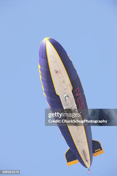 zeppelin goodyear dirigível voo - veículo novo imagens e fotografias de stock