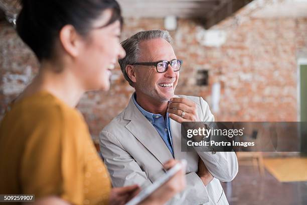 happy business people in creative office - 2 men chatting casual office stockfoto's en -beelden