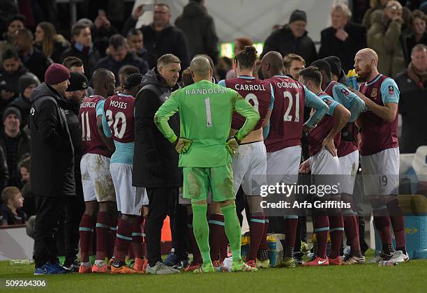 Slaven Bilic of West Ham United goes chats with his players before extra time begins during the Emirates FA Cup Fourth Round Replay between West Ham...