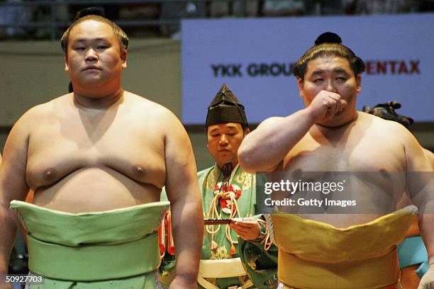 Sumo Judge Westlers Photos and Premium High Res Pictures - Getty Images
