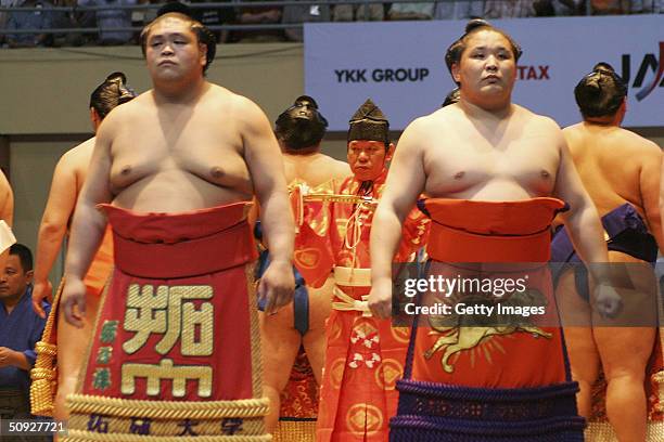 Sumo Judge 41 Sumo Wrestlers Compete In Bejing For First Time In 30 Years Stock ...