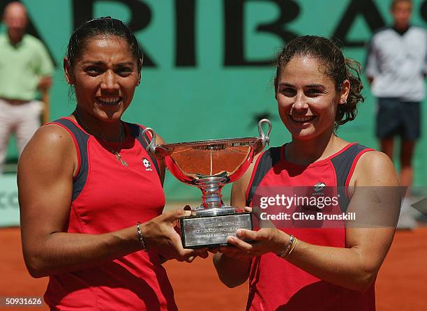 Paola Suarez of Argentina and Virginia Ruano Pascual of Spain kiss the trophy after winning their womens doubles final match against Svetlana...