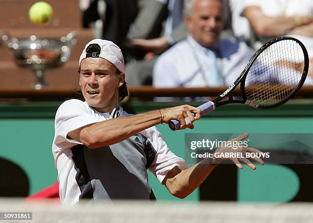 Argentinian Guillermo Coria hits a shot to Argentinian Gaston Gaudio in their men's final match during the French Open at Roland Garros in Paris 06...