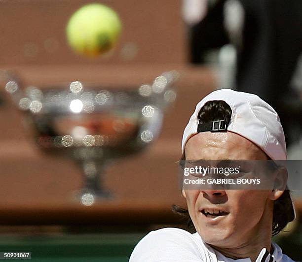 Argentinian Guillermo Coria hits a shot to Argentinian Gaston Gaudio in their men's final match during the French Open at Roland Garros in Paris 06...