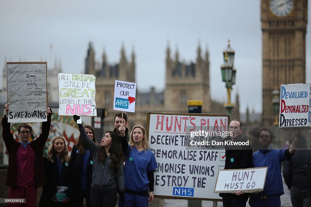 Junior Doctors Stage Second All Day Strike Over Pay And Conditions