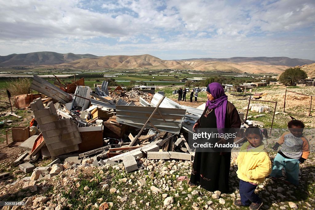 Israel demolishes Palestinians' houses in West Bank