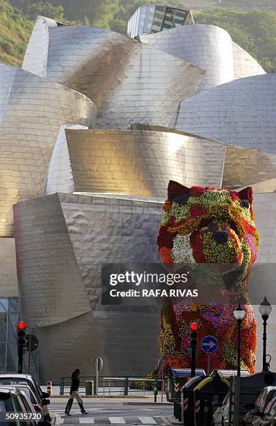 Picture taken 07 June 2004 shows US artist Jeff Koons' sculpture "Puppy" at the entrance of the Guggenheim Bilbao Museum, where the new exhibition...