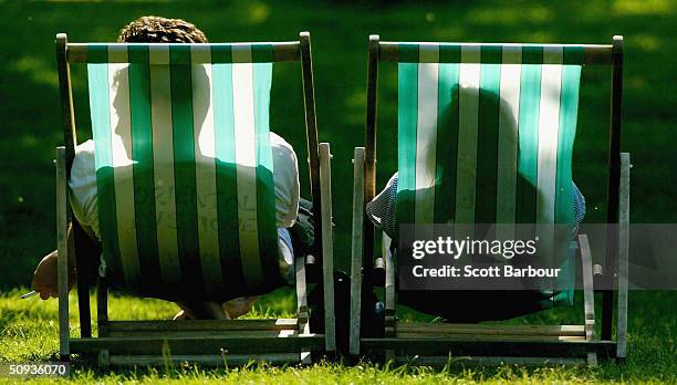 summer weather arrives in britain - hyde park london stock pictures, royalty-free photos & images