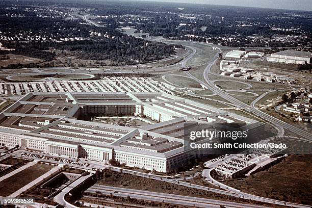 Pentagon Rdf 2,635 Ministry Of Defence Headquarters Stock Photos, High-Res Pictures ...