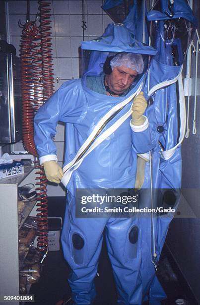 46 Biosafety Level 4 Laboratory Stock Photos, High-Res Pictures, and ...