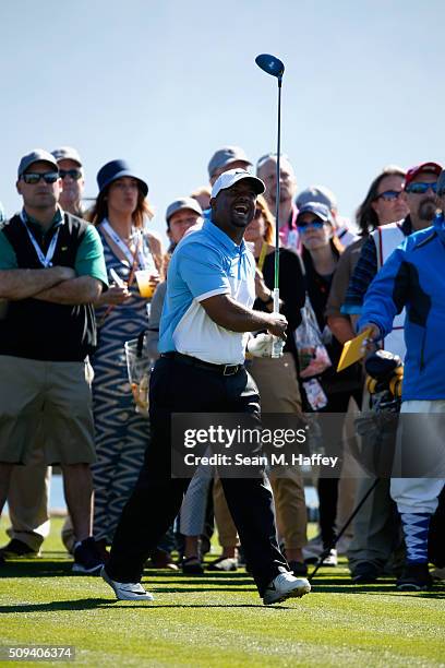 Alfonso Ribeiro reacts to a tee shot on the 17th hole during the 3M Celebrity Challenge prior to the AT&T Pebble Beach National Pro-Am at Pebble...