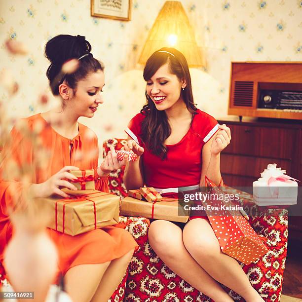 beautiful women with presents - 1970s fashion stockfoto's en -beelden