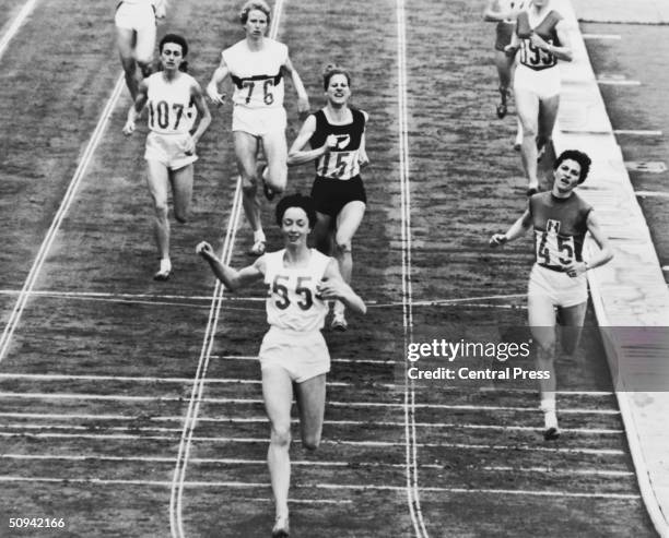 British athlete Ann Packer wins the Olympic 800 metres at the Tokyo Olympics, 21st October 1964.