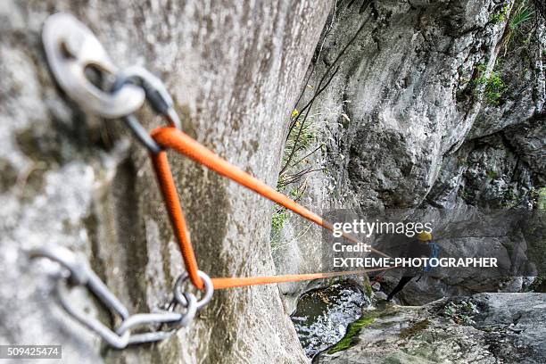 rapel no canyon - clambering imagens e fotografias de stock