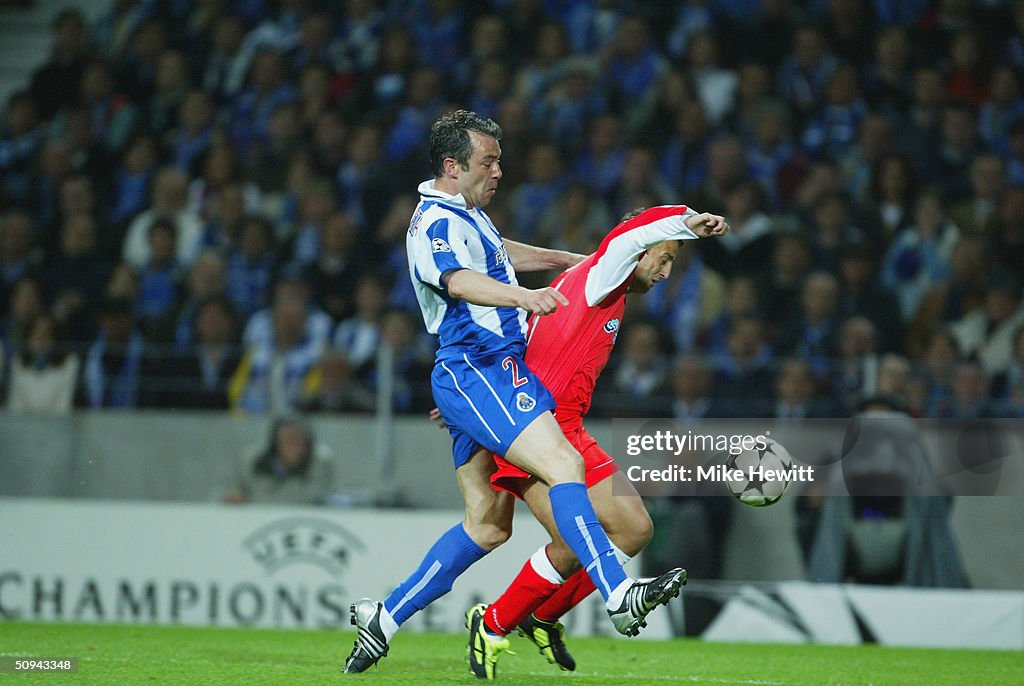 Fran of Deportivo La Coruna and Jorge Costa of Porto