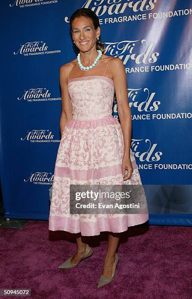 Actress Sarah Jessica Parker attends the 32nd Annual Fragrance Foundation's "FiFi" Awards on June 9, 2004 at the Hammerstein Ballroom, in New York...