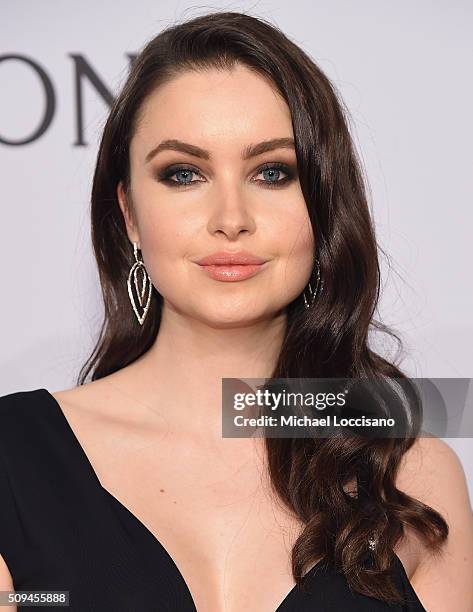 Model Emma Miller attends 2016 amfAR New York Gala at Cipriani Wall Street on February 10, 2016 in New York City.