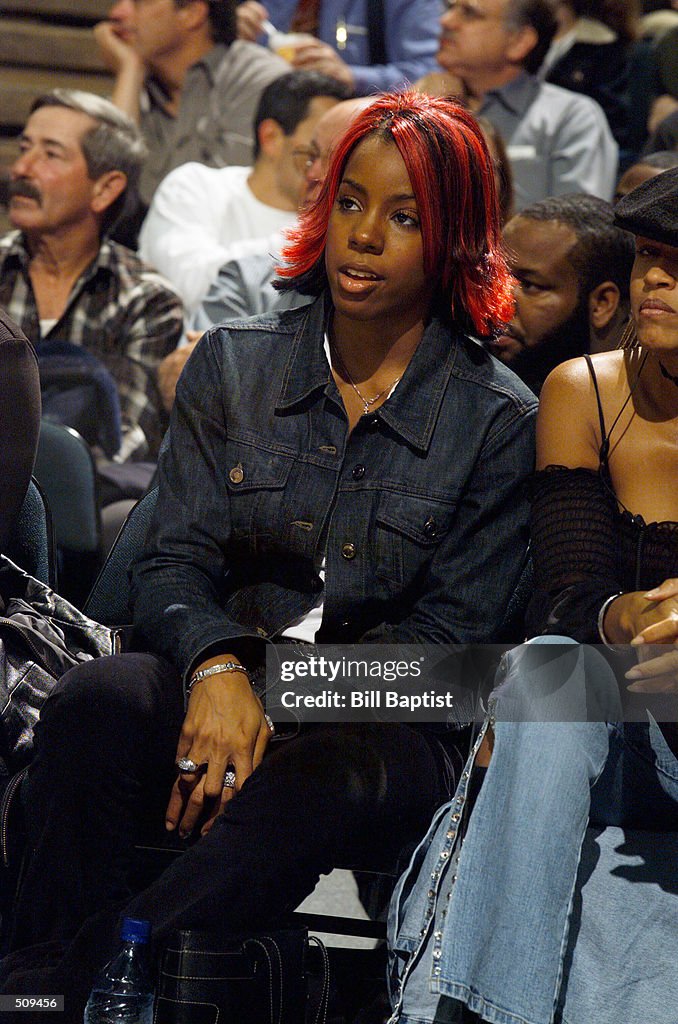 Kelly Rowl Kelly Rowland of the pop singing group Destiny's Child watching the ...