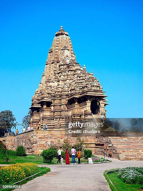 people visit the khajuraho group of monuments - khajuraho statues stock pictures, royalty-free photos & images