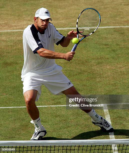 Andy Roderick Serving Andy Roddick Serve Photos and Premium High Res Pictures - Getty Images
