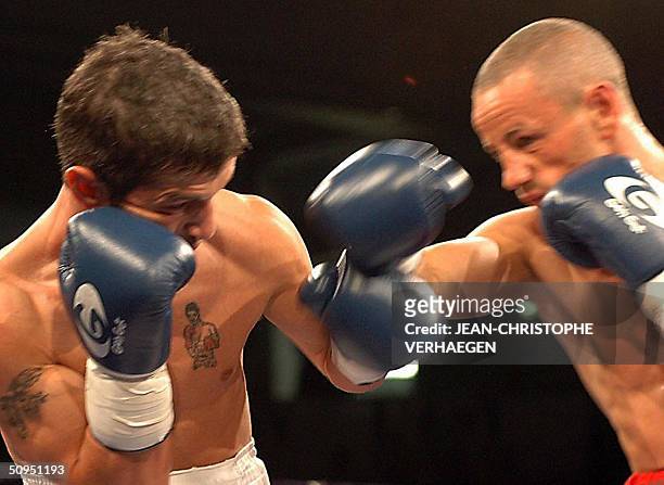 Frederic Patrac vies with David Guerault ina European championship bamtam-weight match 11 June 2004 at Nancy. Patrac won the championship by KO in...