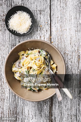 Fettuccine with mushrooms, leek and tarragon Fettuccine with mushrooms, leek and tarragon