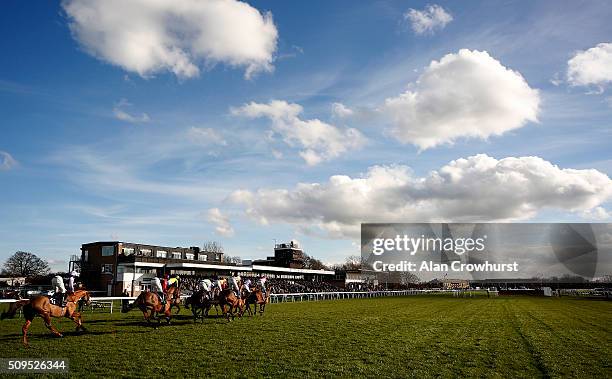 Huntingdon Races Huntingdon England Photos and Premium High Res Pictures - Getty Images
