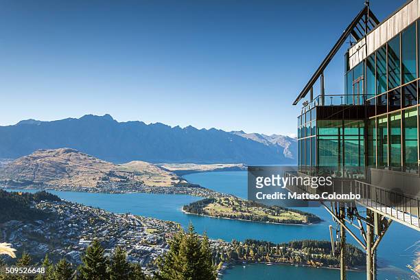iconic elevated view of queenstown, new zealand - queenstown new zealand foto e immagini stock