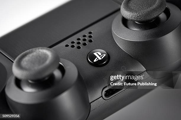 Dualshock Vr Controller Dualshock Controller Photos and Premium High Res Pictures - Getty Images