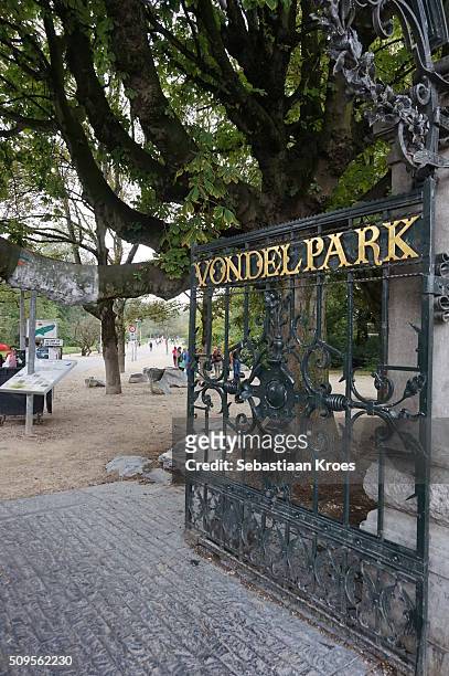 entrance gate of the vondel park, amsterdam, the netherlands - vondelpark stockfoto's en -beelden