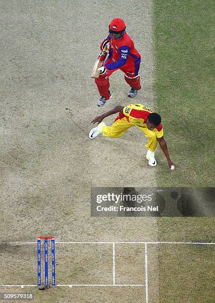 Virender Sehwag of Gemini Arabians runs to safety under pressure from Krishmar Santokie of Sagittarius during the Oxigen Masters Champions League...