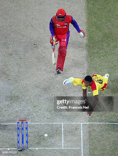 Virender Sehwag of Gemini Arabians runs to safety under pressure from Krishmar Santokie of Sagittarius during the Oxigen Masters Champions League...