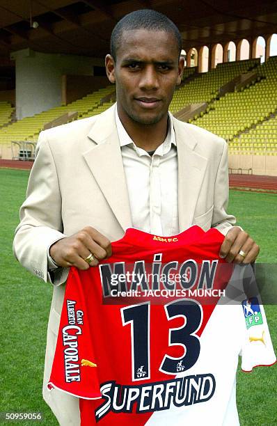 Brazilian defender Maicon Douglas Sisenando poses with his new shirt during a press conference in Monaco, 14 June 2004, after he signed for a 4 year...
