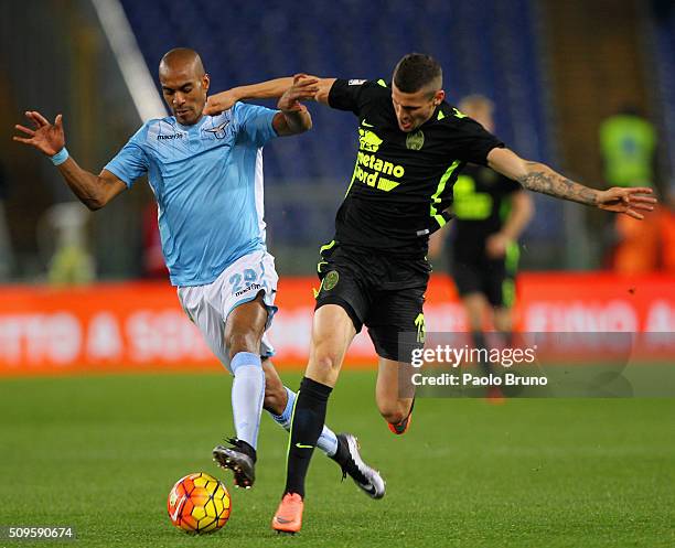 Abdoulay Konko of SS Lazio competes for the ball with Pawel Wszolek of Hellas Verona FC during the Serie A match between SS Lazio and Hellas Verona...