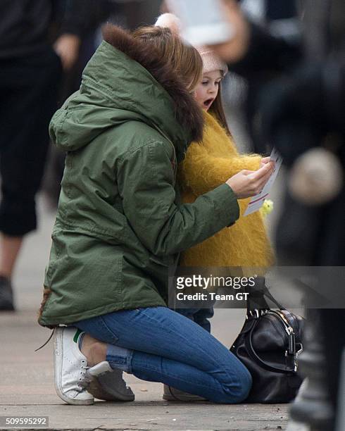 Sienna Miller stopping to get her daughter a cupcake while taking a walk through Soho.