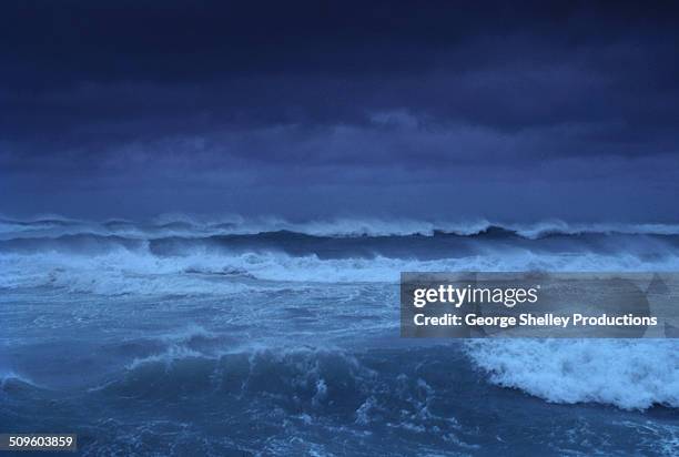 huricane strom surf atlantic ocean - atlantic ocean stockfoto's en -beelden