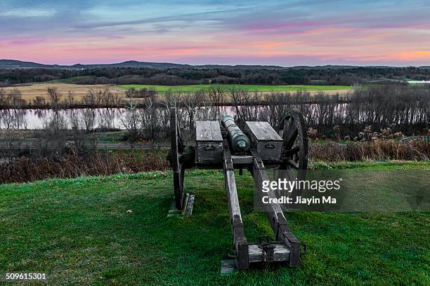 cannon at the great redoubt - saratoga stockfoto's en -beelden