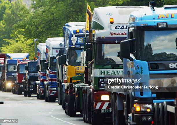 Lorry drivers from the Road Haulage Association stage a ?go-slow? protest, June 15, 2004 in an attempt to bring traffic to a halt on the the streets...