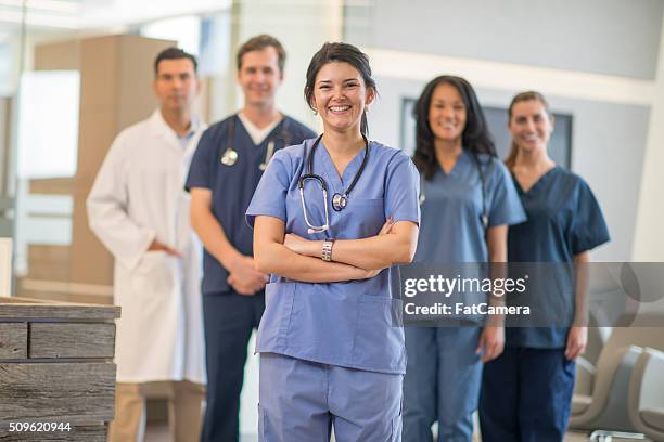 grupo de enfermería de la clínica - hospital staff fotografías e imágenes de stock