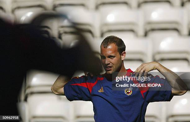 Spanish defender Gabri Garcia warms up during a training session at the Bessa Stadium, in Porto, northern Portugal, 15 June 2004 during the European...