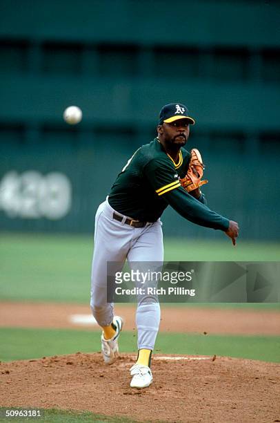 Dave Stewart of the Oakland A's pitches during a game circa March 1991. Dave Stewart played for the A's from 1986-1992 and in 1995.