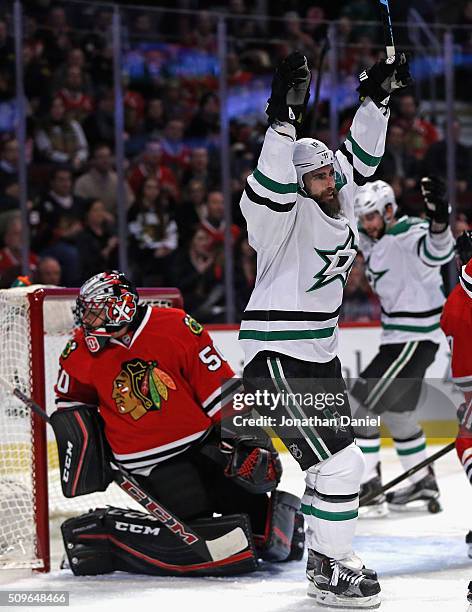 Patrick Eaves of the Dallas Stars celebrates his first goal of the game in the first period against Corey Crawford of the Chicago Blackhawks at the...