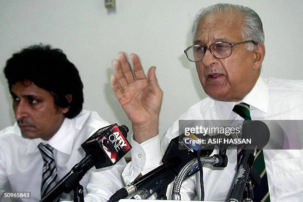 Pakistan Cricket Board Chairman Shaharyar Khan gestures during a press conference as PCB chief executive Ramiz Raja listens in Karachi, 16 June 2004....