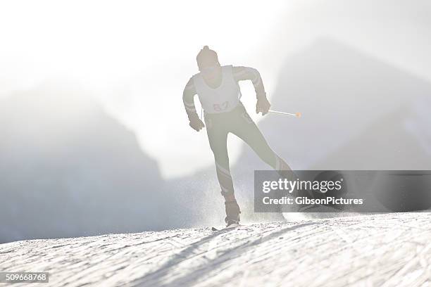 langlauf ski racer - langlaufski stock-fotos und bilder